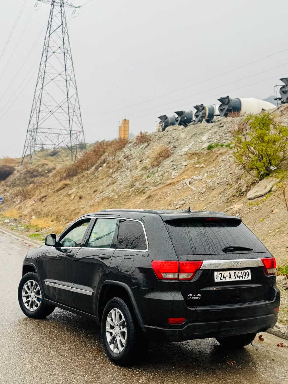 جيب لاريدو موديل 2011 دبل اكسل 
رقم سنوي جديد تحويل وكاله بشرط 
گير محرك بشرط 
بيها نص باب نفر صبخ + نص قبخ سندوق
بدون دواخل بدون ارباك 
مكاني دهوك 
سعر 141$ 
رقم موبايل *********** زاخو, دهوك
