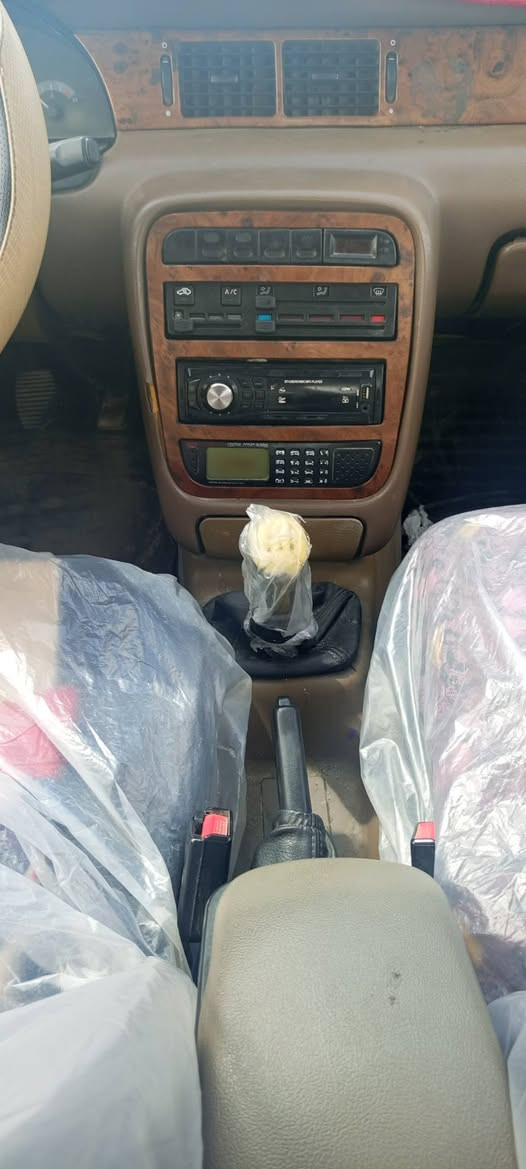 السلام عليكم
سمند 2011 للبيع 

سياره بدون ضربه مكفوله من الضربة والحادث ماعدا تكحيل بسيط بالجاملغ الامامي جهة السايق 

تخم تاير جديد  مكينه وكير خير من الله 

الحدادية 100% اماميه و خلفيه 

التبريد فقط غاز  

مصفره هيئه وغرامات شهر 2

صاحب السيارة جاري تحويل ثاني يوم 

العنوان: ميسان نهاوند الأولى 

السعر 30بيه مجال 

***********
