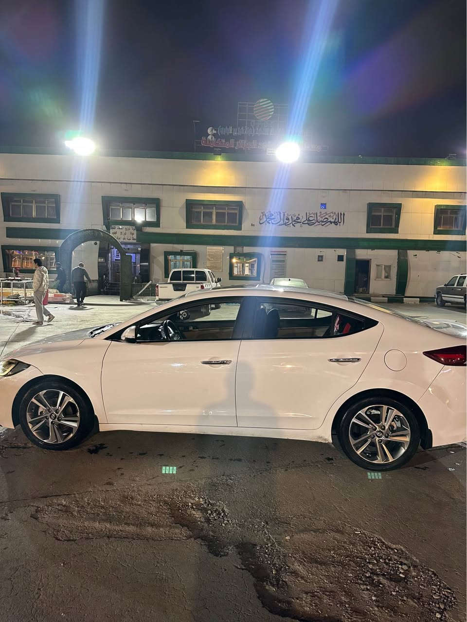 "سيارة الانترا موديل 2018، محرك 2000 سي سي، سيارة خليجي، رقمي. السيارة في حالة جيدة، مع بعض الرصعات الخفيفة. تم صبغ الباب فقط. يوجد كفالة قطعتين. للتواصل، يرجى الاتصال على الرقم ***********." البصرة, العراق
