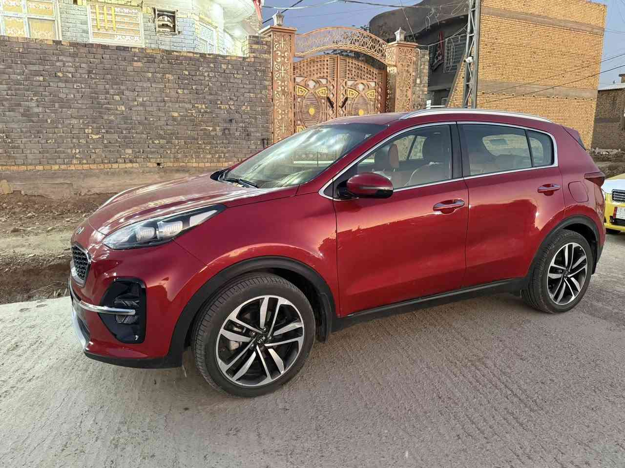 السلام عليكم
كيا سبورتج ٢٠٢٠ فقط صبغ بين بابتين جهة السائق وموضح بالصوره  
والدعامية الاماميه مبدله 
رقم بغداد مكينة ٢٠٠٠ دوش 
جاهزه من جميع النواحي 
السعر ١٧٥ وبيها مجال بسيط  
مكان السياره واسط الكوت 
‭٠٧٧١ ٢٦٩ ١٨٢٣‬
