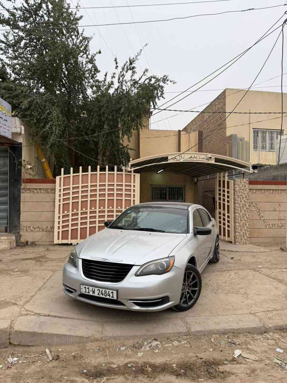 السلام عليكم
لبيع فقط 
كرايسلر C200
موديل 2012
ماشيه السياره 150 الف 
السياره عليه ادامه كامله من كلشي 
من كهربائيات و مكينه و گير 
السياره طابه للعراق كلين بالعراق صار بيه أطراف الجاملغات بارد بدون لغد أو شاصي .... اكفل السياره 
رقم بغداد الدولي الجديد هزه و سنويه
السياره متعوب عليه 
السعر 88$
***********
