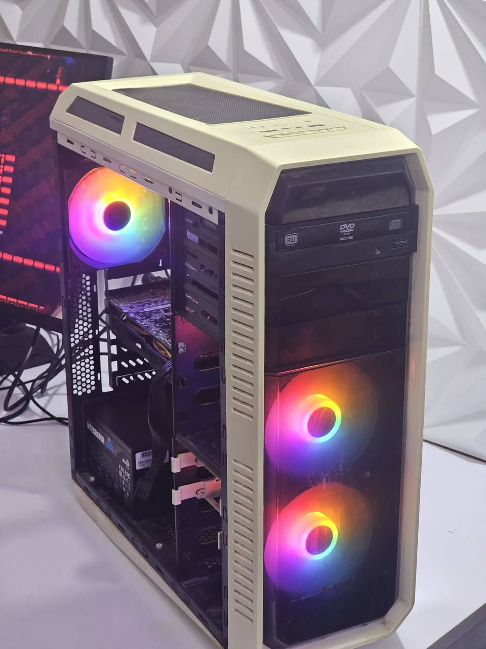 السلام عليكم pc بي سي للبيع سعر 400 الف ماعندي توصيل تجي انته تاخذه المواصفات بل صورة رقمي لتواصل *********** عنواني الرمادي قرب شارع المستودع
