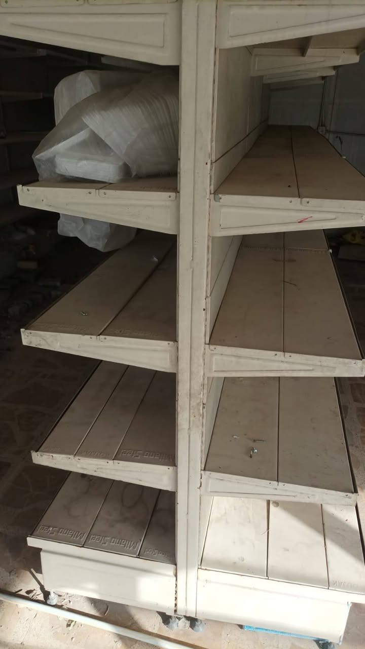 رفوف محل مستخدمات قليل ونضاف جدا رقم صاحبهن 
+964 760 185 7179
