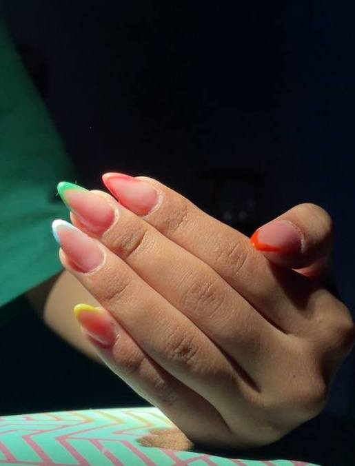 بنات استغل اكريليك فول دزاين ٢٥الف ساده بـ٢٠الف
للحجز ***********
