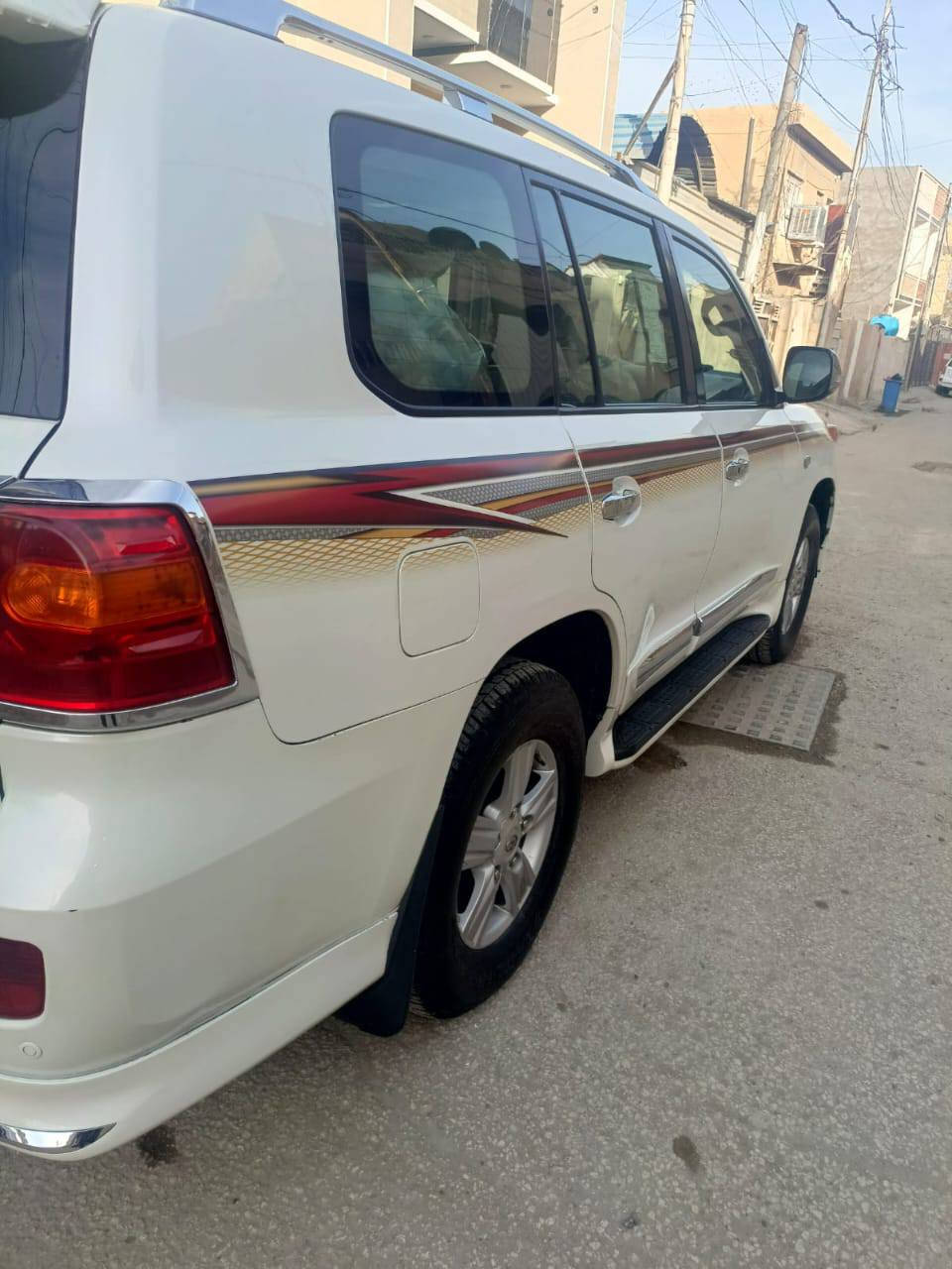 سلام عليكم للبيع لاندگروز موديل 9محدثه 15خليجي السونار مرفق ويه الصور السعر 275وببها مجال للاستفسار اكثر ***********ألعنوان بغداد
