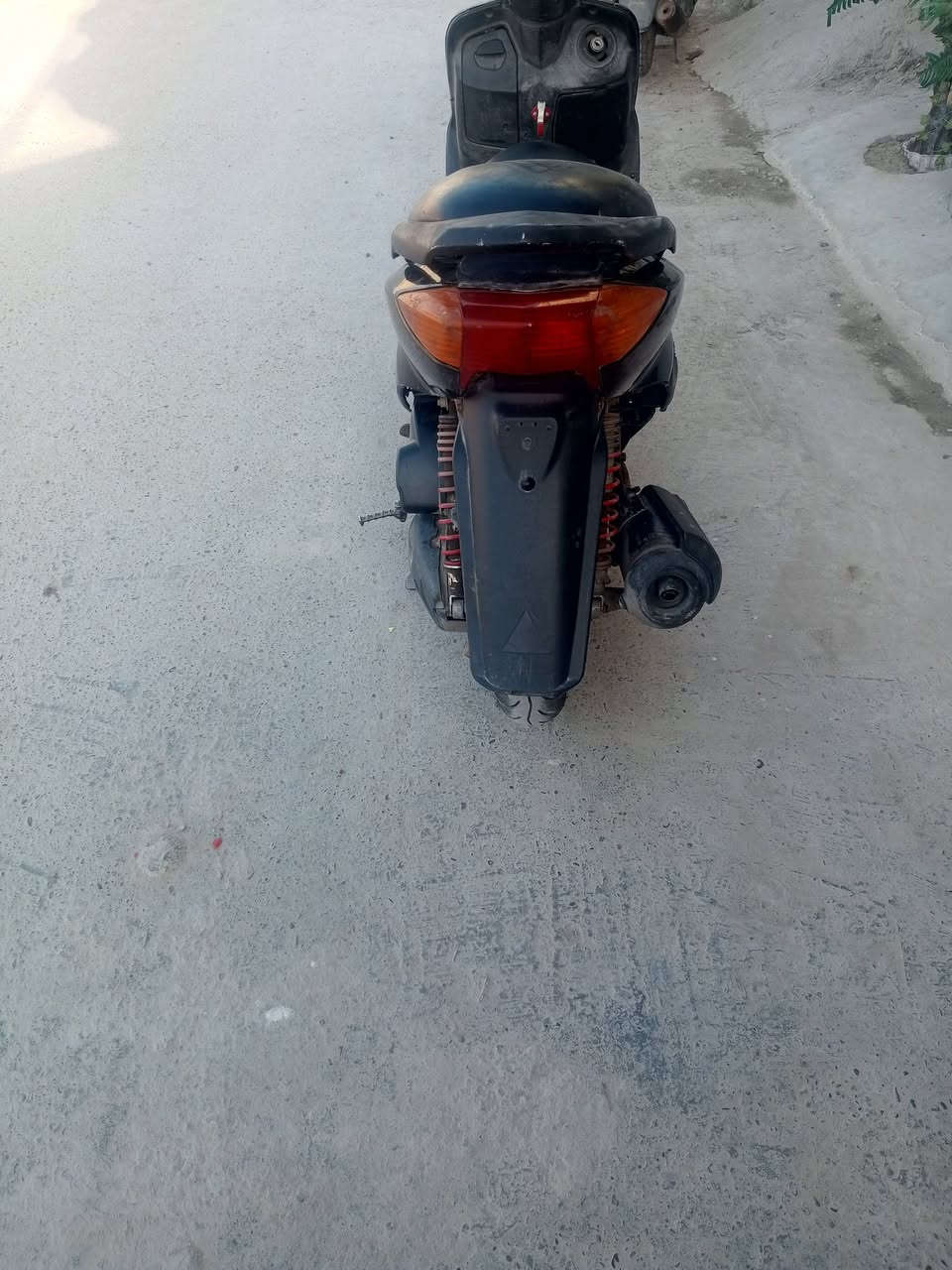 دراجه سكنز للبيع نثيه ياباني سرعه 110 شغاله سلف هندر كهربائيات نقص صفاحيه وقفل جنطه سعر 400 وبيهه مجال هاتف *********** مكاني الخطيب الزراعي
