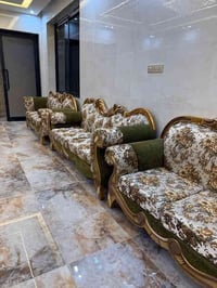 قنفات وميز طعام للبيع للتواصل على هذا الرقم... 07801581644