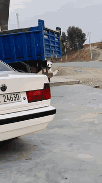 93  525تۆماتیک  سلاید  فولە تەبردە
بێ دەعم بێ لێدران 
سەنەوی تازەیە تا 29 کۆبۆن  بەنزین هەیە 
***********
