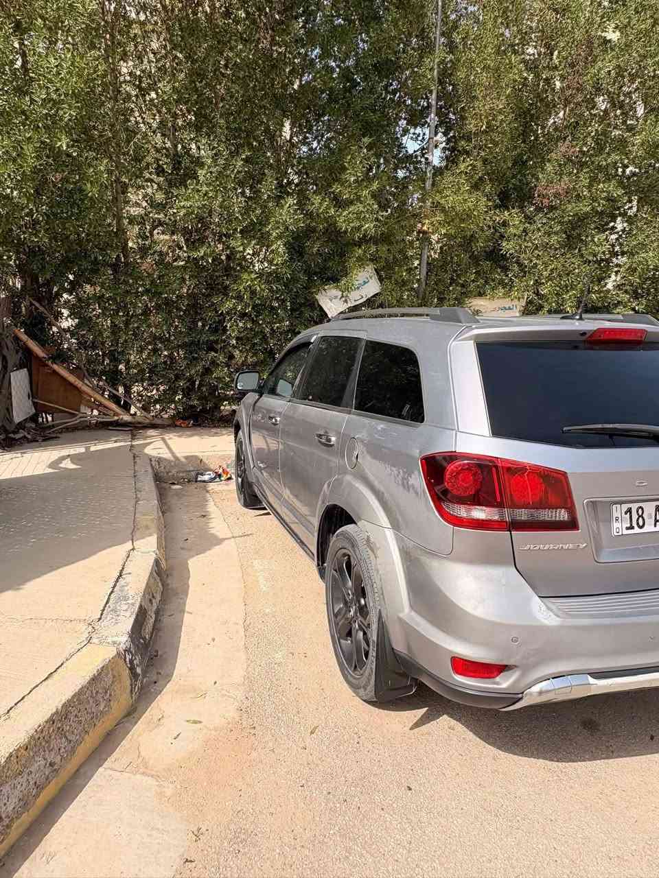 دودج جورني كروس رود 2018

فول عدا الفتحه مواصفات معرفه 

ماشيه 177236 

بيه خمس قطع بنيد و جاملغين وباب السايق و الخلفي كلها قطع اصليه شادله حداثه خفيف من امريكا بس دعاميه بالعراق حادث بابيبن خفيف تبديل باب و باب تعديل 

السعر 143 ورقه وبيه مجال بسيط مكان السياره بابل الحله 

للتواصل *********** اتصال واتساب
