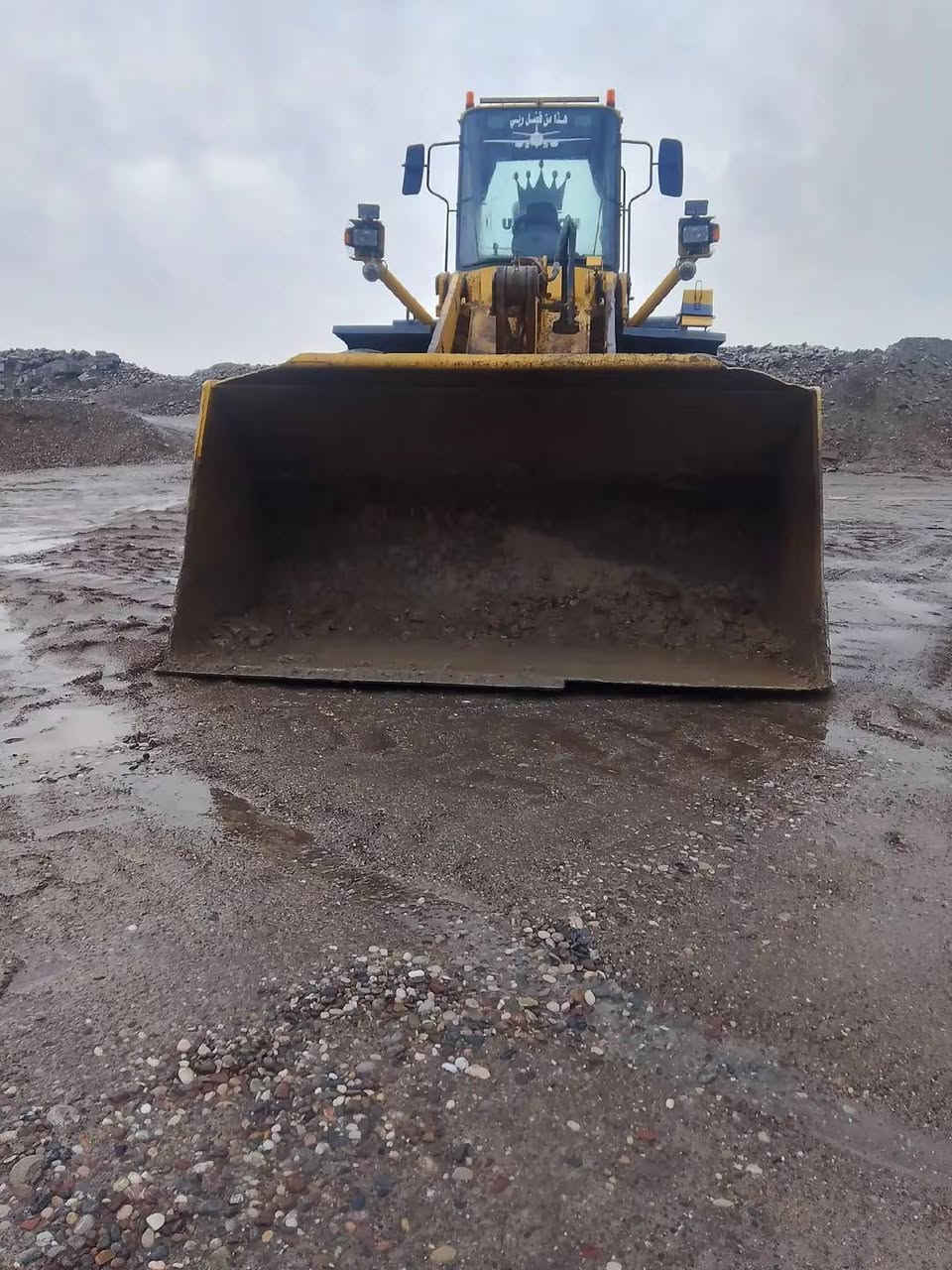 السلام عليكم شفل كوماتسو حجم 380 موديل 1998شفل كلو شرط الرقم ***********
