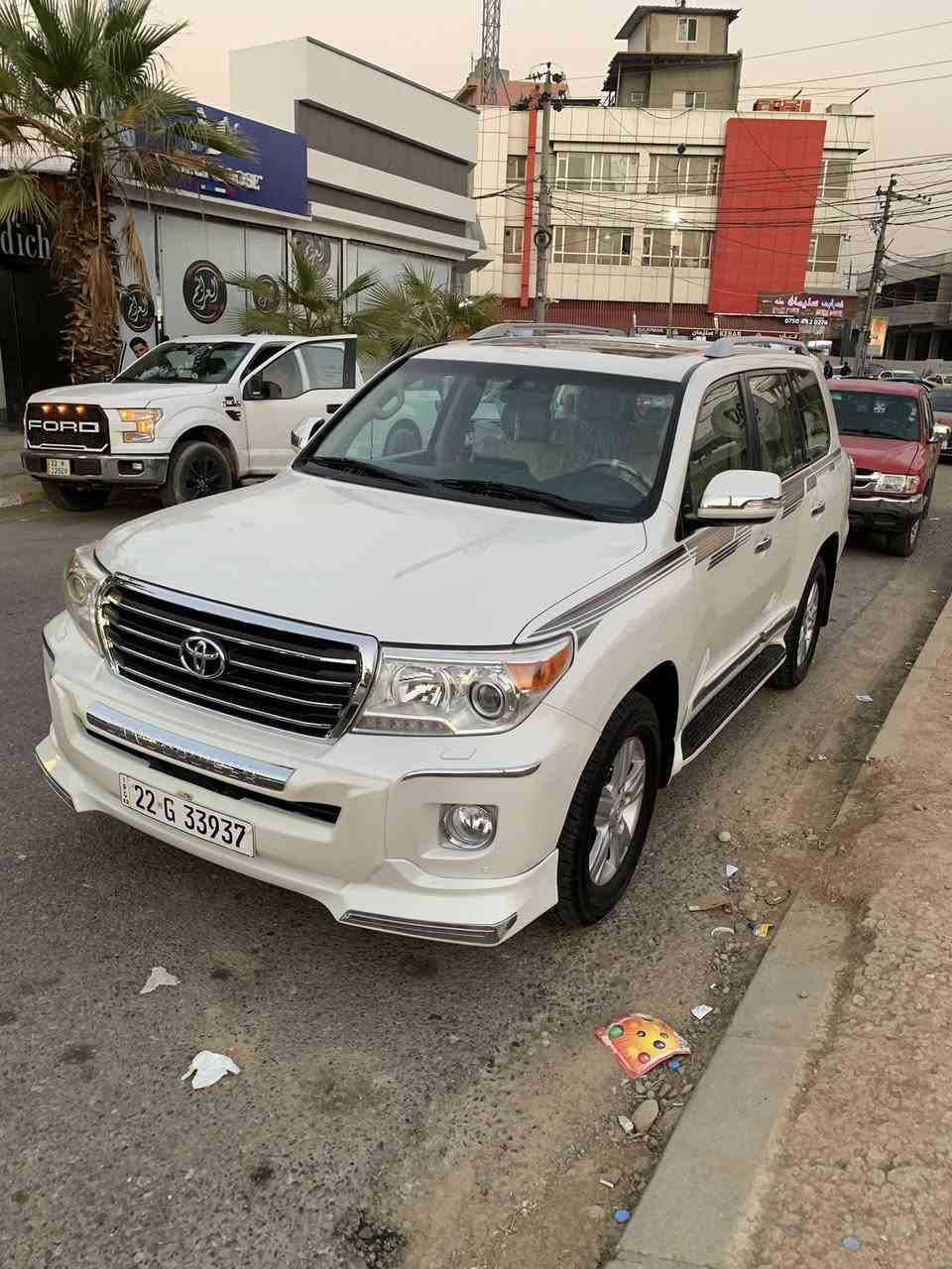 لاندگروز GXR موديل 2013 بدون صبغ بدون ضربة ماشيه 159 الف السعر 340 ورقة
