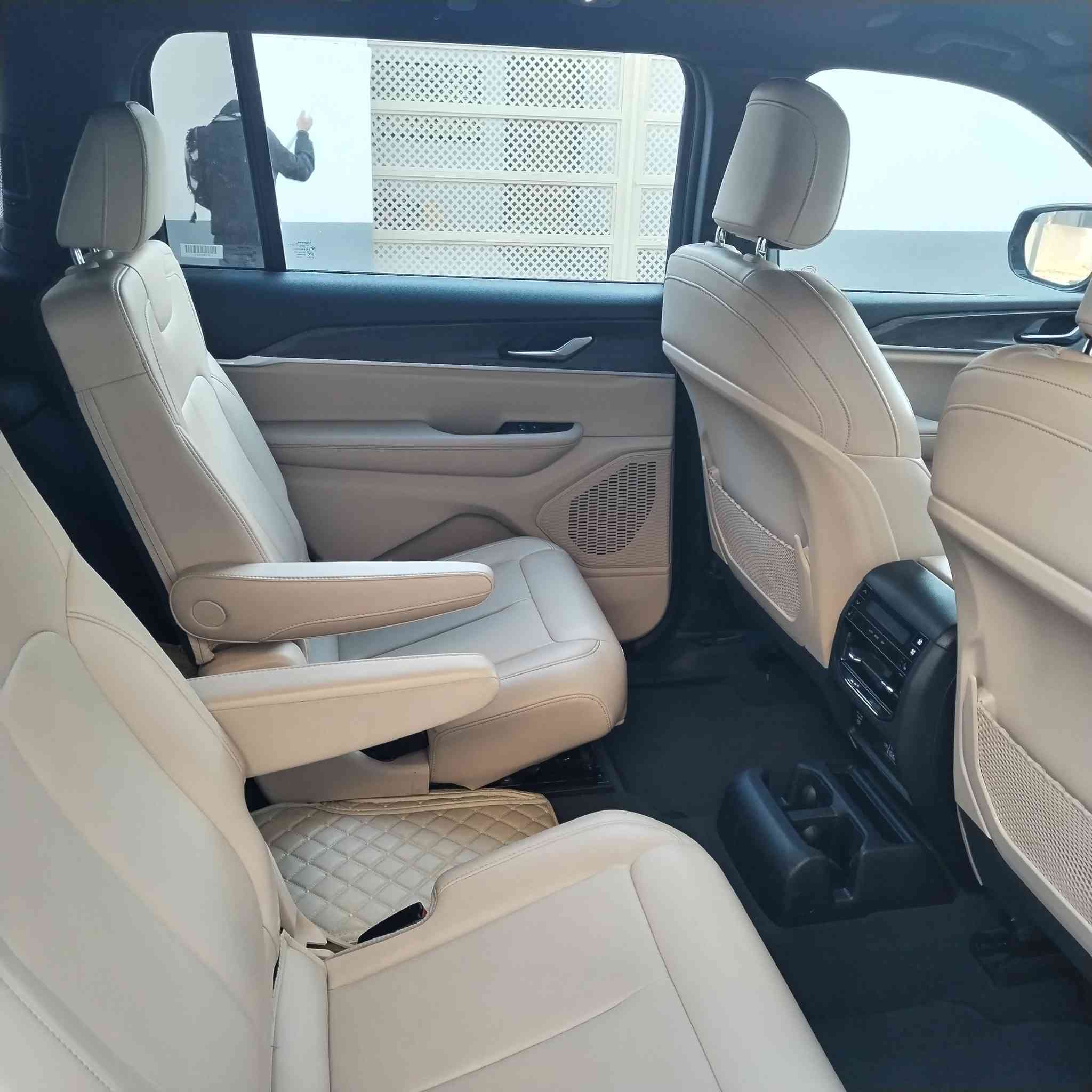 سلام عليكم جيب كراند شيروكي لمتدد 2023 وارد أمريكا حادث خفيف بدون ايرباك سياره بسمي رقم اربيل لمتدد 7 راكب 355$ للتواصل *********** مكان سيارة نجف
