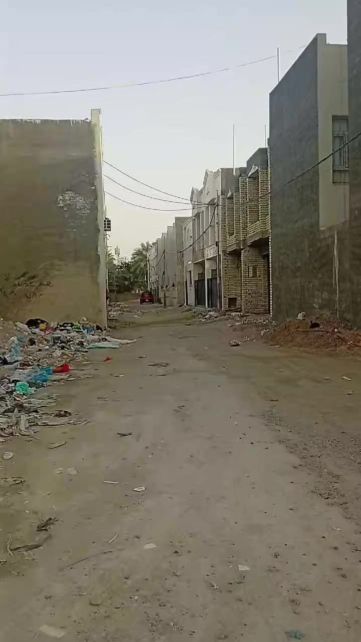 سلام عليكم هذني البيوت بشارع بغداد خدمات الشارع ماء كهرباء مجاري كل بيت يتكون من  غرفتين وصاله ومطبخ وحمام خدمات نقص بس الوجهة ول رضية تستلم مفتاح سعر كل بيت 65 بي مجال اي ستفسار اتصل *********** رمضان للوساطة العقاريه في منطقة الدوانم مقابل سويب نهاية شرطة الخامسة
