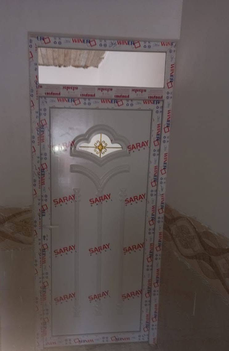 دار للبيع
الملايين الثانيه مجمع الملك 

المساحه . 105 متر 

طابق ونص 

غرفتين وصاله واستقبال ومطبخ و (2) حمام 

ومنور وتواليت خارجي وبيتونه

البيت زيرو يعوزه فقط سقف ثانوي 

السعر 55 

للاستفسار ***********
