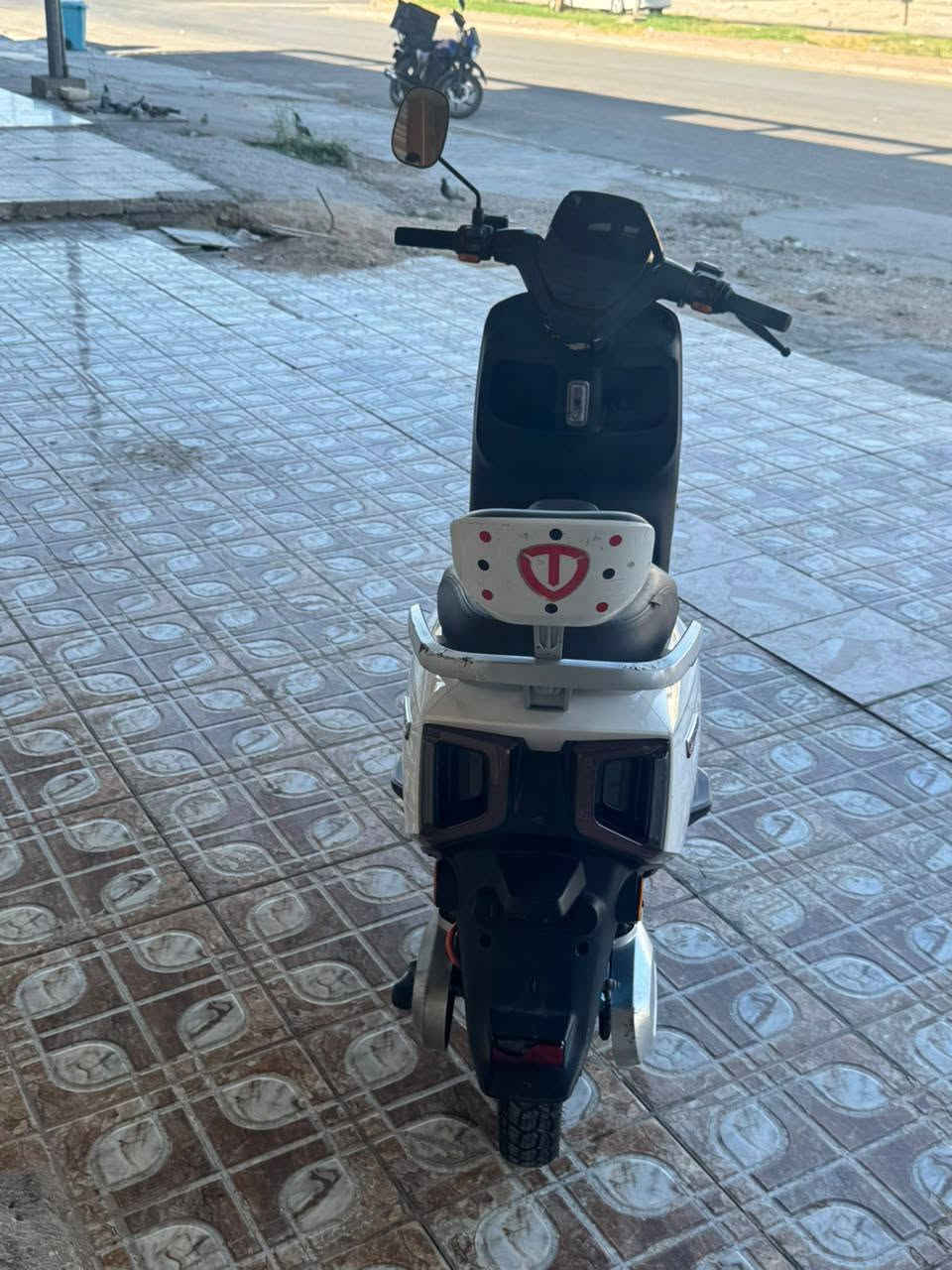 السلام عليكم للبيع دراجه TAiLG ٦بطاريات موديل ٢٥ شهر ال١٢ ماخذها كلشي بيها بلادي كلشي بيها شغال نقص بس دسك بريك ومرايه ملف 3500 تشغيل عن بعد وبصمه وسويج مكاني تقاطع العامريه
سعر 700
 ‏‪***********‬‏
