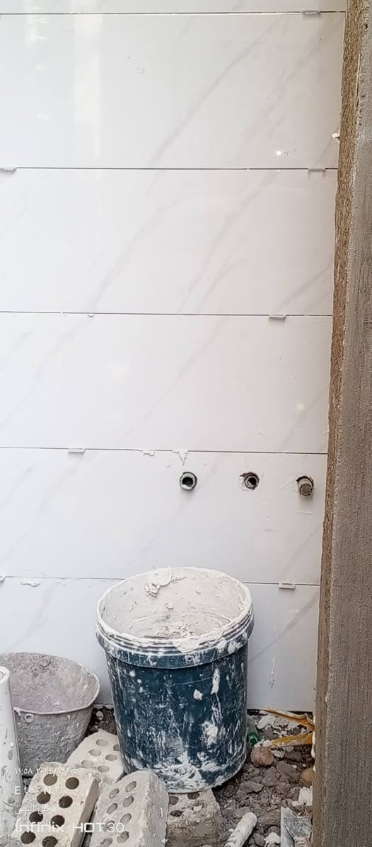 السلام عليكم خلفه سيراميك بورسلين كاشي هذه شغلي شغل هندسي يوميا 30 حتى عامل أطلع ***********
