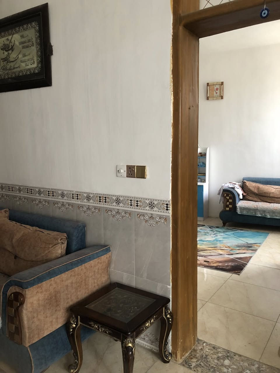 من رخصة الادمن بيت للبيع بناء حديث جدا  صار سنه من نزلت بيه يعني بناء على مواصفات حديثه يتكون من غرفتين وصاله كبيره جدا ومطبخ كبير حمام 3 امتار وعرض مترين ومناورن متر ونص مثل مابالصوره اونظف بعد مساحة 200 م سعر البيت 95 بيه مجال بسيط مكان لبيع مسيب حي ام البنين على الشارع كامل الخدمات


**إذا كنت صاحب هذا الإعلان وتريد حذفه لأي سبب، رجاءا أرسل رسالة إلى الدعم الفني**