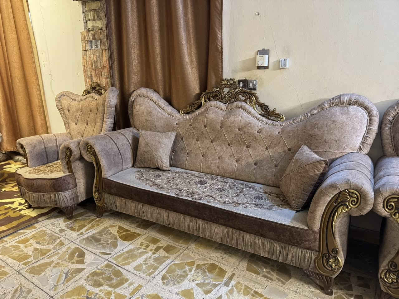للبيع تخم ١٤ مقعد نظيف جدا سبب البيع الانتقال لبيت اصغر  السعر خاص


**إذا كنت صاحب هذا الإعلان وتريد حذفه لأي سبب، رجاءا أرسل رسالة إلى الدعم الفني**