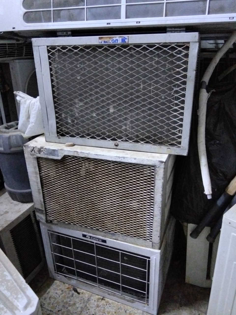 السلام عليكم مجموعه مكيفات عدد اربعه للبيع عل فحص الحجم طنين نوعهن جنرال كري فالكون بريمير للاستفسار الاتصال ***********
