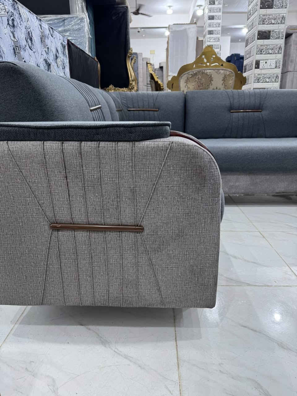 مساء الخير عليكم 
ديوان يكفي استقبال ٧*٤ يطلع ١٤متر ٢٠نفر ١٢قطعه
ديوان تسكام مقعد بلوك اسود سفنج ١٠ سم مميز اول 
متوفر اكثر من موديل الالوان مميزه وموديلات مميزه 
نشتغل ع متر حسب طلب زبون وكافه قياسات 
للستفسار ع رقم *********** واتساب اتصال 
العنوان كوت زين القوس شارع مله قرب فرن رحمه 
معمل ومعرض بركات ام البنين ع 🌸🤍
