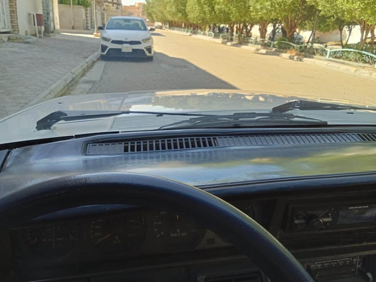 اعادة نشر بسبب الوعود الكاذبه
اولدز موبيل 1990 كفاله من الضربه فقط مصبوغه عام اثر جراد وصورها قبل الصبغ موجوده السياره كلشي بيها بلاد وشغال تبريد ثلج كير محرك خير من الله السياره ما بيها نقص واحد حداديه وصدر امامي خلفي دبلات كله حديد قبل سبوعين بدلتهن السياره بسمي سعر 65وبيها مجال تواصل فقط هل رقم ما متواجد عل فيس 
***********
