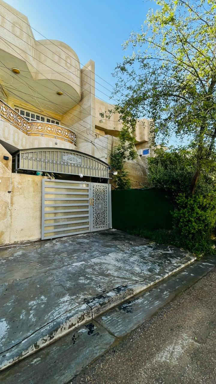 🏡 فرصة مميزة للبيع – بيت سكني في جكوك / حي الأساتذة  
📍 شارع 15

بيت بموقع ممتاز وواجهة مرتبة، مناسب للسكن العائلي. 

✨ تفاصيل العقار:  
▪️ المساحة: 150 متر  
▪️ الواجهة: 7.5 متر  
▪️ النزال: 20 متر  

منطقة هادئة وقريبة من الخدمات، مع توزيع ممتاز للمساحة 🌟 مكلف بالنشر

📞 للاستفسار والتفاصيل أكثر:  
***********
