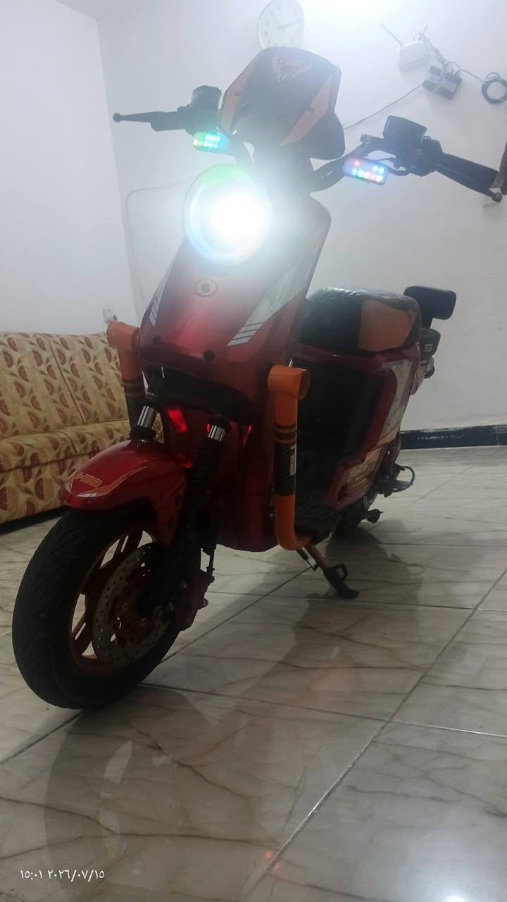 السلام عليكم دراجه شحن H900 دراجه بطاريات كله جديدات  بيها خلل واحد البصمه مال دراجه مجلبه السعر 450  وبيها مجال العنوان ديالى ناحيه كنعان رقم ***********
