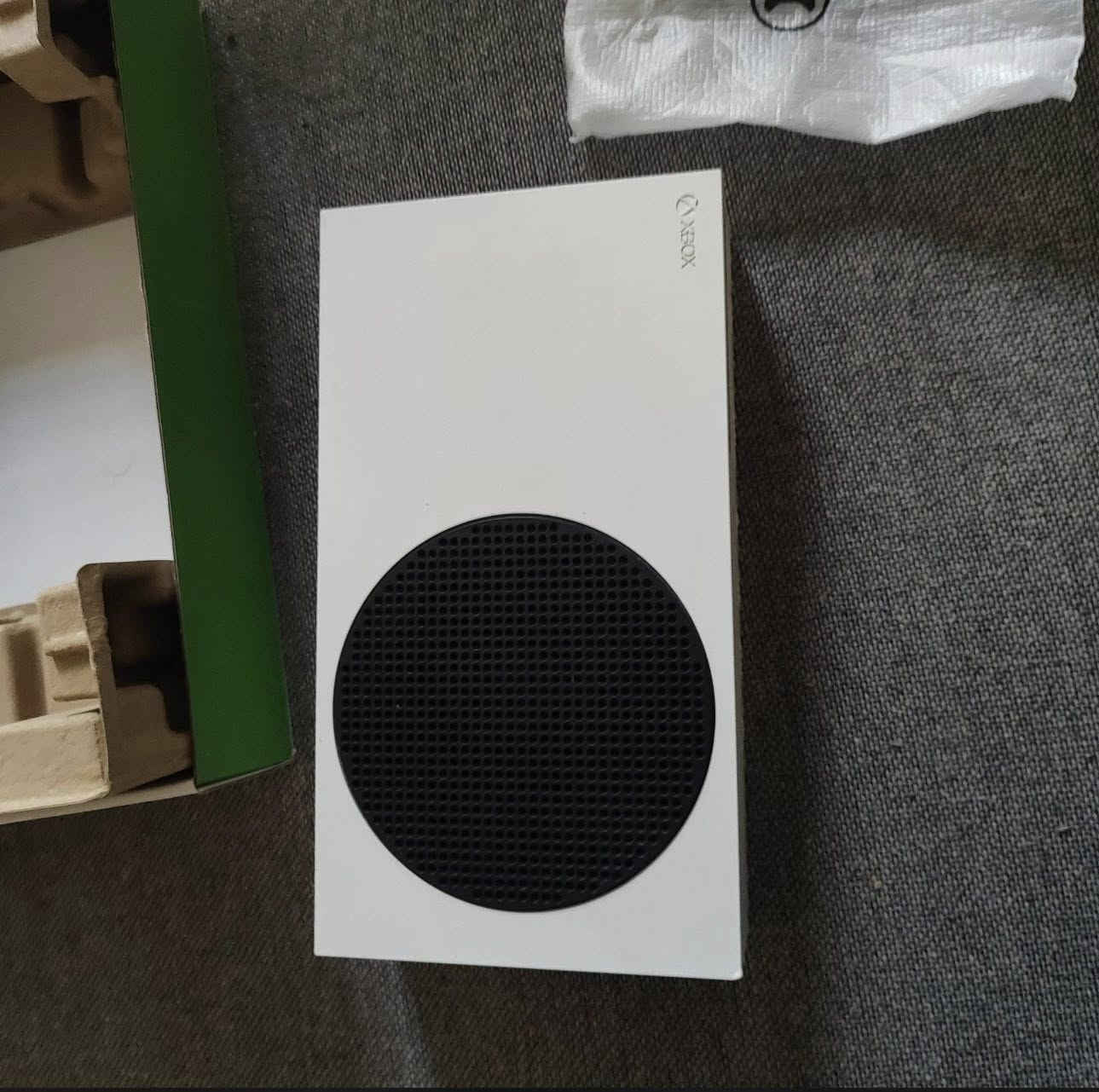 Xbox series s
جديد نضافه 1000٪ جديد ما مفتوح بي برغي على ايدي 
كامل مكمل  بيه GTA اولاين وفيفه 24 وفورزه 
وبي اشتراك كيم باص شهر ونص 
سعره 325
مكان البصره الجمهوريه شارع المكاتب 
رقمي ***********
