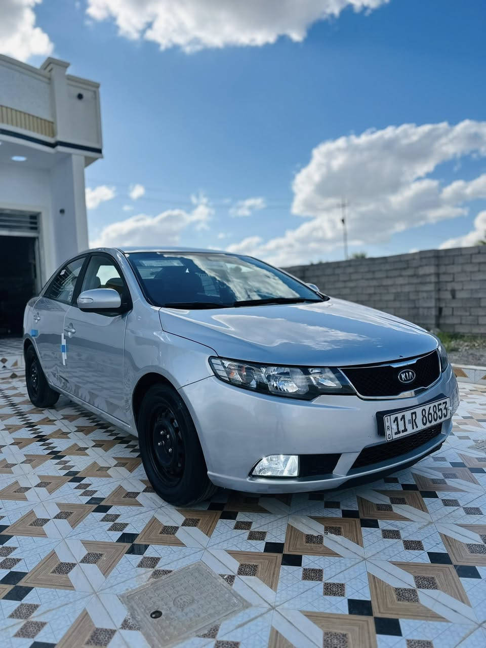 السلام عليكم للبيع سيراتو موديل 2010 محرك شرط كير واتماتيك شرط صدر امامي خلفي جديد تخم تاير جديد رقم بغداد مشروع وطني سنويه الغايه 2029 هزه جديد صبغ اقل الحزام بس ابيعك حزام بدون اي حادث شرط تبريد ثلج 🧊 السيارها جاهز السعر 80 وبيه مجال يرهم مروس حسب القناعه مكاني تكريت ***********
