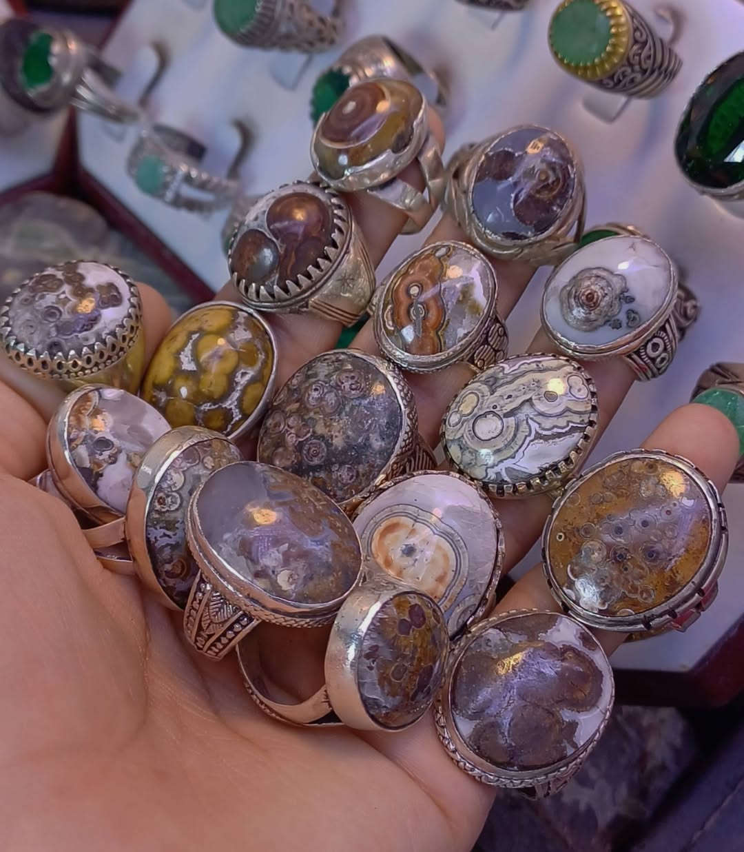 🔥✨ الئ عشاق النوادر، جبنالكم صيدة ما تتفوّت! 🧿💎
​للي يدوّر الكشخة والهيبة واللي يقدرون الحجر الأصلي.. جبنالكم تشكيلة تفتح النفس من العقيق اليماني الداودي الفاخر! 💍👑
​مجموعة متكونة ب اكثر  مث خاتم واحد كل وحدة بيهم تكول 
للثانية أني أجمل منج ، وشايلة جمال ما ينوصف! 😍👌
​شوفوا شبيها هالمجموعة الزينة: 👇
​✨ عيون ربانية تسحر: 🧿 كل خرزة بيها عيون وتفاصيل ربانية مميزة ونادرة، تميزهاء عن غيرها رسمات تاخذ العقل وترد الروح، وتجبر الخاطر من صدك! 🥹✨
✨ أشكال ولا أروع: 💠 تنوع بالأشكال يرضي كل الأذواق، شغل مصقول صح ومتعوب عليه حتى يناسب ذوقكم الصعب! 💯🔥
👑✨ ​يا جماعة الخير، النوادر ما يبقى منها شئ ، والعقيق اليماني الداودي ب هذا الجمال و النادرة مو كل يوم يتحصل! 🏃‍♂️💨
تلبسها وتكشخ بيها، هيبة وجمال وتفاصيل تلفت الأنظار! 🌟💎
​📩 لحّگ على قطعتك وتميز بين ربعك.. للحجز والاستفسار راسلنا عالخاص، وما يكون خاطرك إلا طيب! 👇📲💬
https://wa.me/9647719456977


**إذا كنت صاحب هذا الإعلان وتريد حذفه لأي سبب، رجاءا أرسل رسالة إلى الدعم الفني**