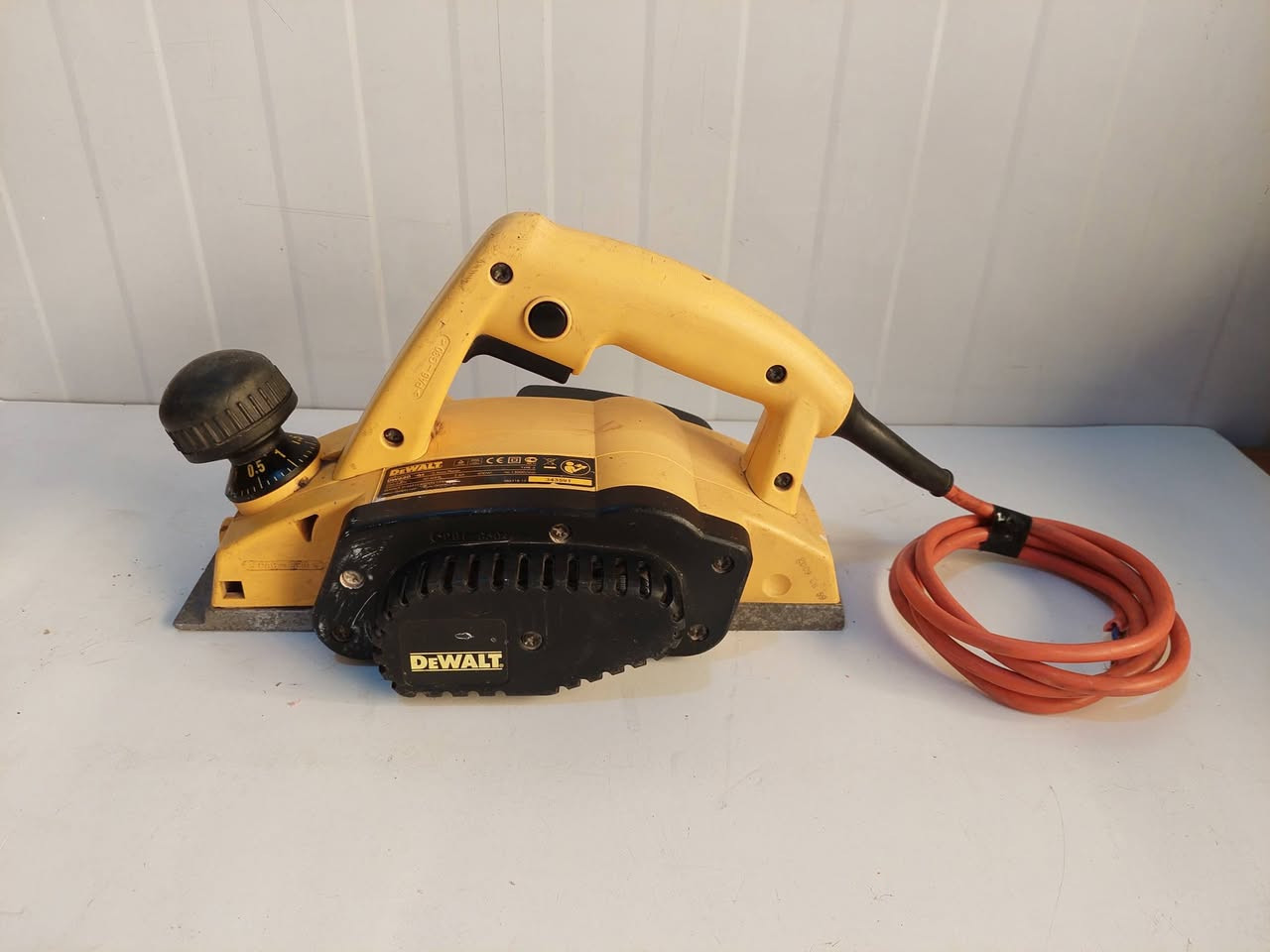 مجموعة ديولت اصلي الي يحب يتصل على الرقم *********** يوجد توصيل
