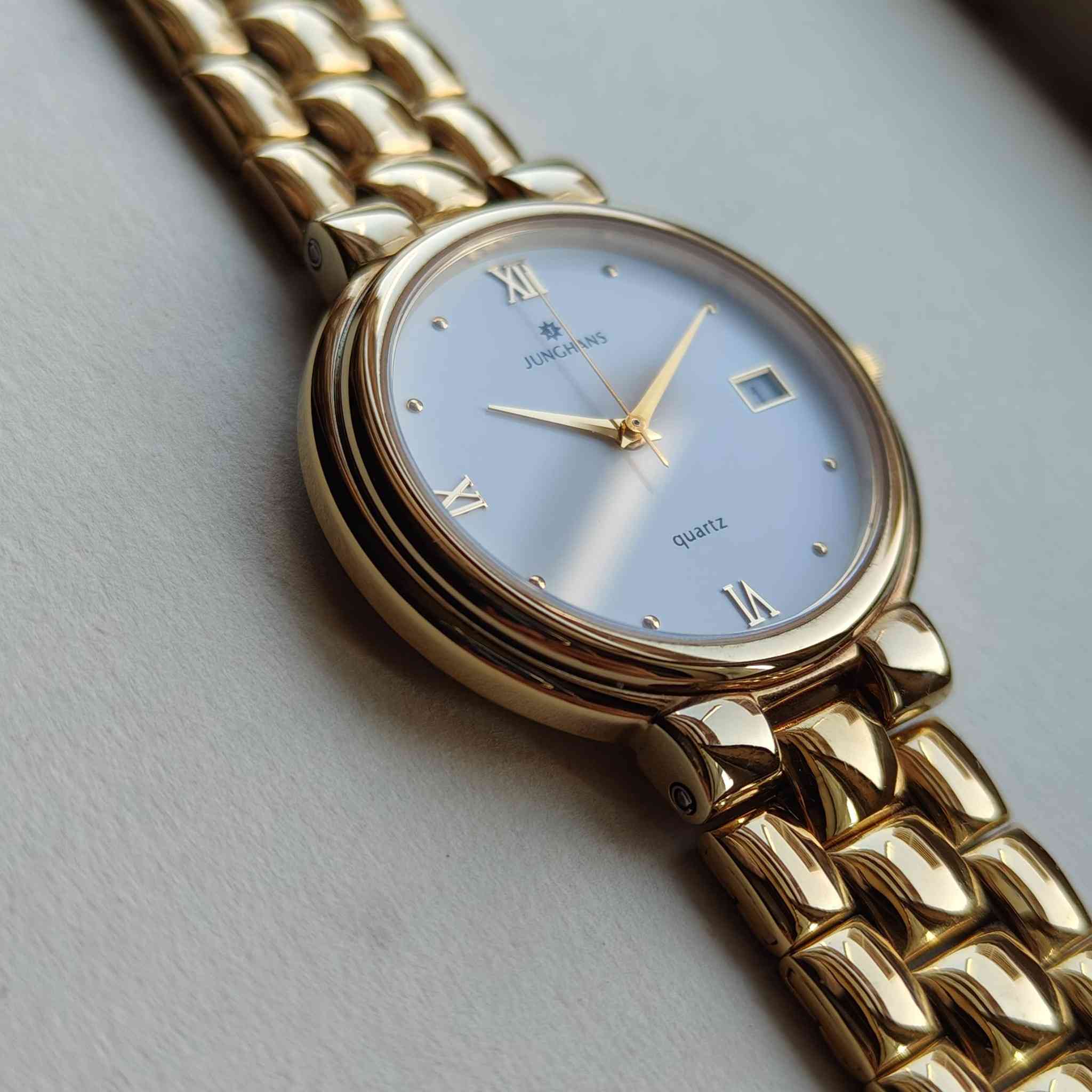 السلام عليكم ورحمة اللّٰه
ساعة جنكهاز ألماني .
كوارتز بطارية .
إنتاج قديم .
جديد غير مستخدم .
القطر 33.5 .
طلاء ذهب .
نافذة للتاريخ .
بالحافظة الأصلية . 

السعر 100 ألف مع التوصيل 

ضمان سنة من تاريخ الشراء


**إذا كنت صاحب هذا الإعلان وتريد حذفه لأي سبب، رجاءا أرسل رسالة إلى الدعم الفني**