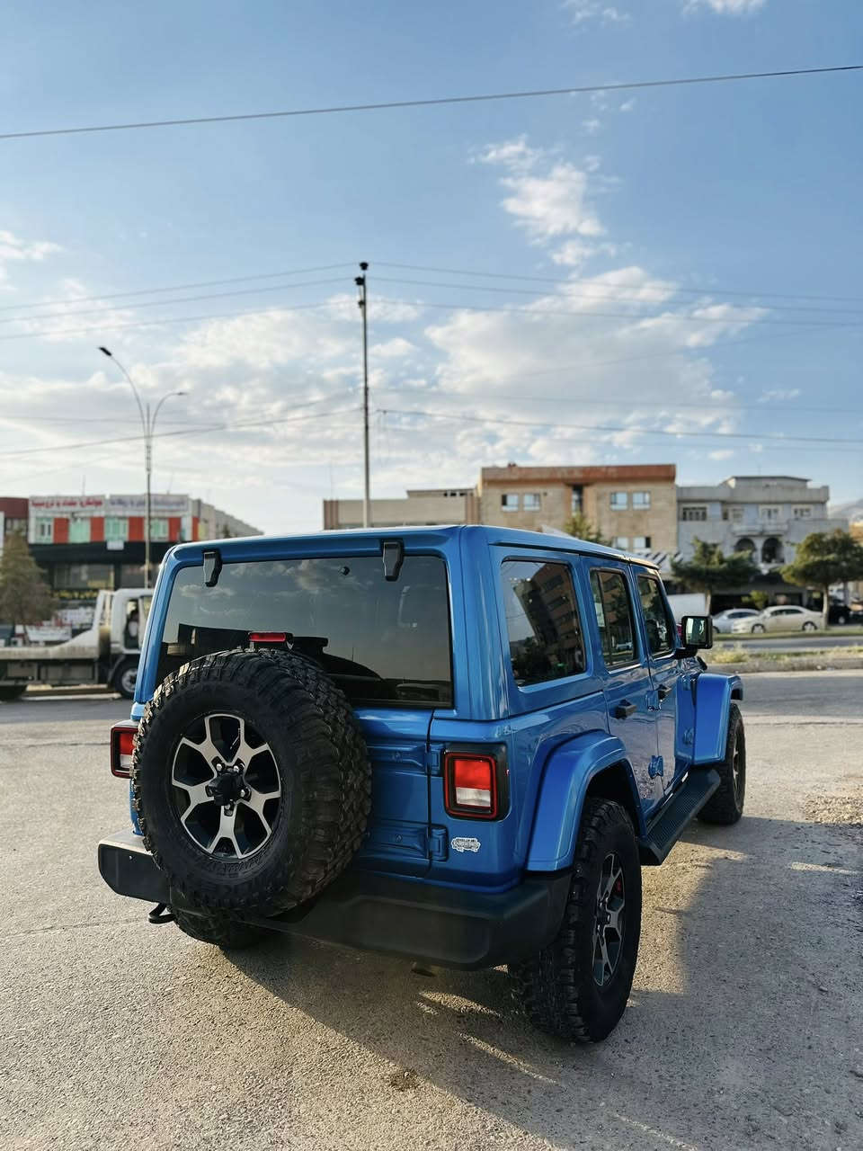 السلام عليكم 
Jeep wengler 
موديل 2024
كوشن هيتر
ستيرن هيتر
رادار امامي 
ماشي ٢٦الف
ارباك بس ستيرن سستم
گدام ورا كبس 
بابين مبدل شركة 
دوسة مصبوغ
سعر 240
مكان عقرة (ئاكرئ)
محرت v4 توربو
***********
