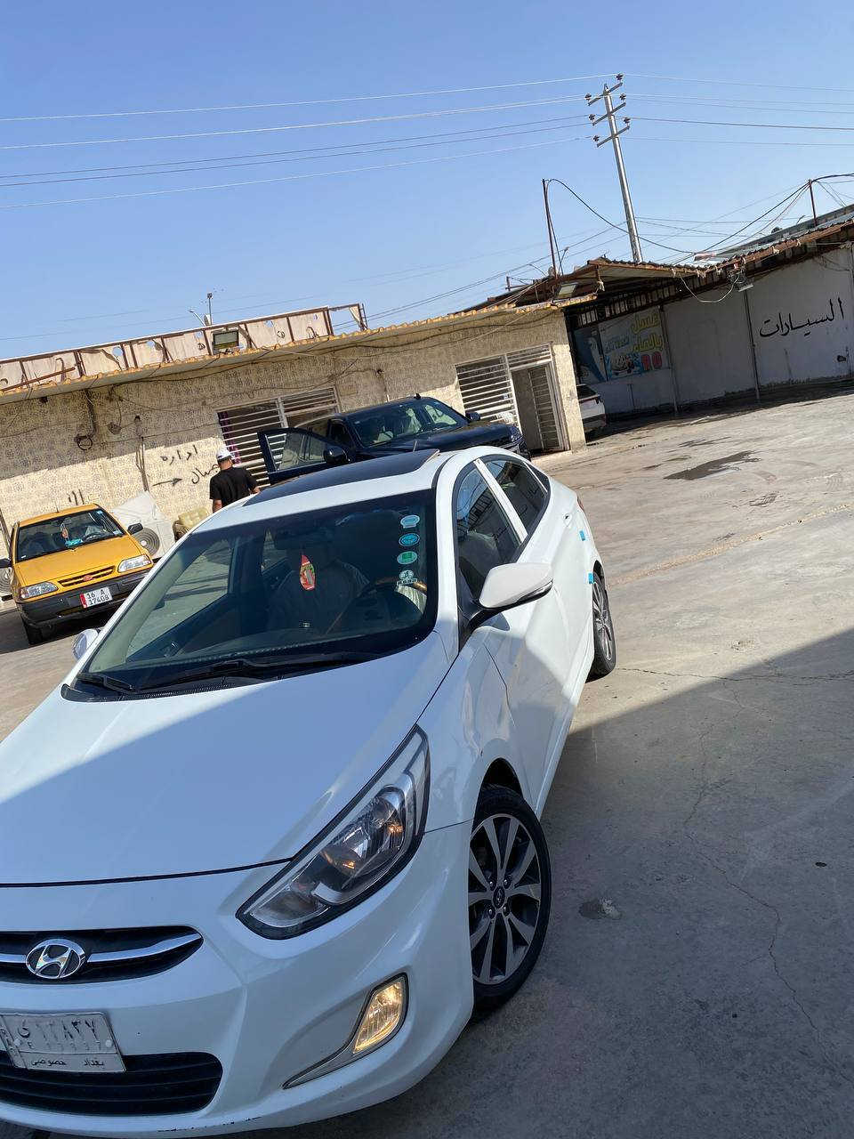 السلام عليكم اكسنت للبيع مديل 2016
مكفوله من الضربه والتبديل والصبغ 
بيه فقط حالوبات ينعدن قليلات جدا 
فول ١/١ ماشيه 100 حقيقي 
مكينه 1600 
اشاير بلمري 
تحكم ستيرن 
ويل كروم 
فتحه
السعر 115 وبيها مجال 
مكان السياره الدوانيه 
الاستفسار ***********
