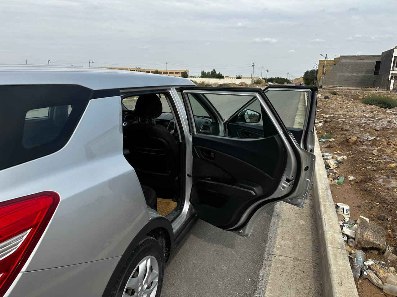 السلام عليكم
سانك يونج كوري 2018
محرك 1.6
ماشيه 78الف كم نظيفه 
 بس نقص تبريد وضربه بسيطه
 بالباب الخلفي
بأسمي تحويل ثاني يوم 
السعر 115 وبي مجال بسيط
 الاستفسار:***********
***********
