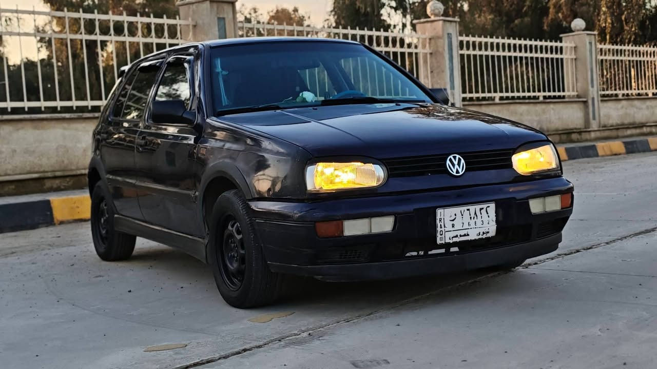 السلام عليكم
كولف نفخ 
موديل 1993
 صبغ فقط جاملغ الامامي والسقف بي تقحيل مابي صبغ
كير عادي 
محرك 08المرغوب شرط لاصرف ولا نفخ 
صفايحها حييل حلوة 
تدفئة شغاله 
سنويتها تسقط 2029
دبلات جدد 
طخمها جديد
تايرات فوك النص 
كلوبات كلها شغالة 
بيها حلك صالنصة كاربون فايبر اصلي  
مراية بيها شاشة وكامرة 
سستم سماعات صوت يخبل 
كشنات جدد بس مال السايق بي شك  
بطاين بواب بحالة جيدة 
دشبولها حييل نضيف
فقط كيج البانزبن والكيلو متر مايشتغلون
 الباقي كلو شغال وايرمنيه كلها شغالة 
السيارة حيل حلوة ونضيفة 
السعر 45وبيها مجال بسيط 
***********

