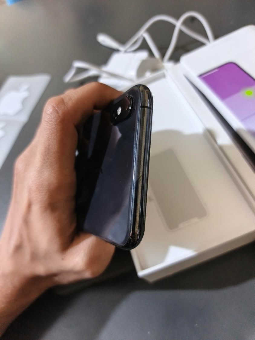 ايفون اكس اس ماكس نضيف جدا ذاكره 256 مكفول من كلشي بطاريه اصليه 71 كامل ملحقات مابيه اي نقص شاشه مابيه خدش بس هاذ الاسق مضلل 

لون اسود كارتون مطابق السعر 240  وبيه مجال قليل  
مكان البصرة القبله ***********
