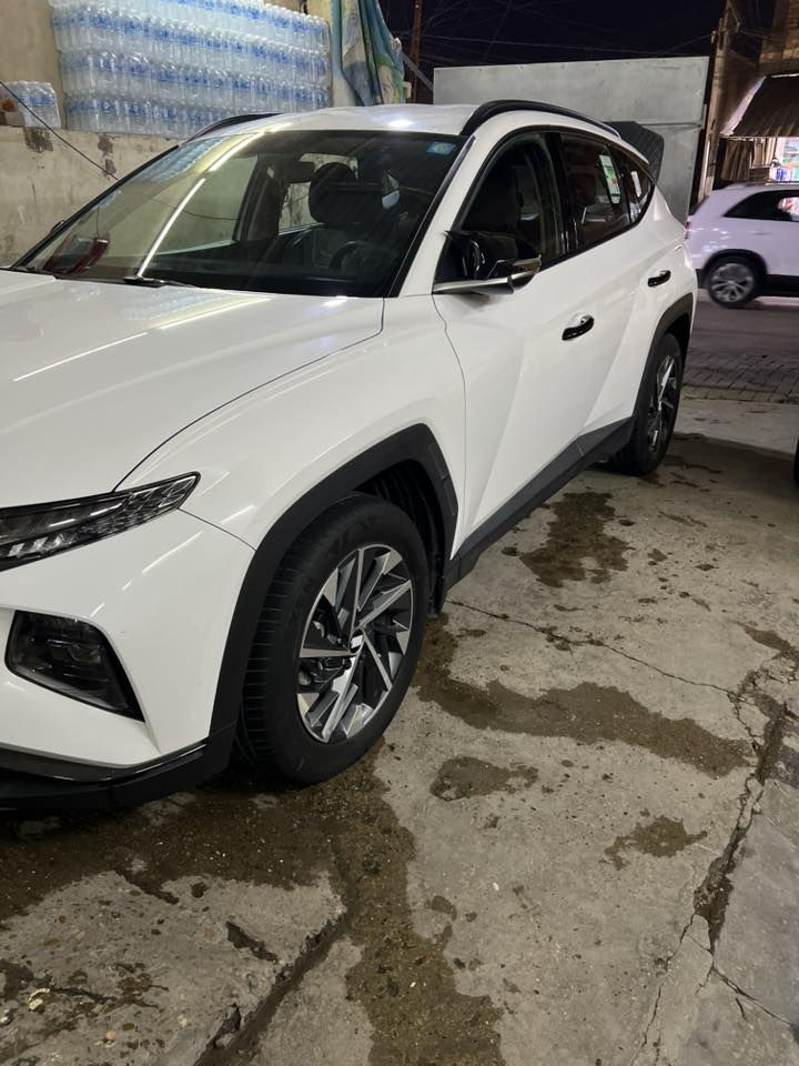 من رخصة الادمن المحترم توسان موديل 2024 تفاصيل السيارة
خليجية مواصفات كراسي كهرباء داخل ابيض 
ماشية 30 الف مكفولة بارد وصبغ بيها رصعة بسيطة وشخوط موضحات بلصور نظيفة وحلوة 
مكاني بغداد الكريعات 
***********
سعر السيارة 21.600 $
