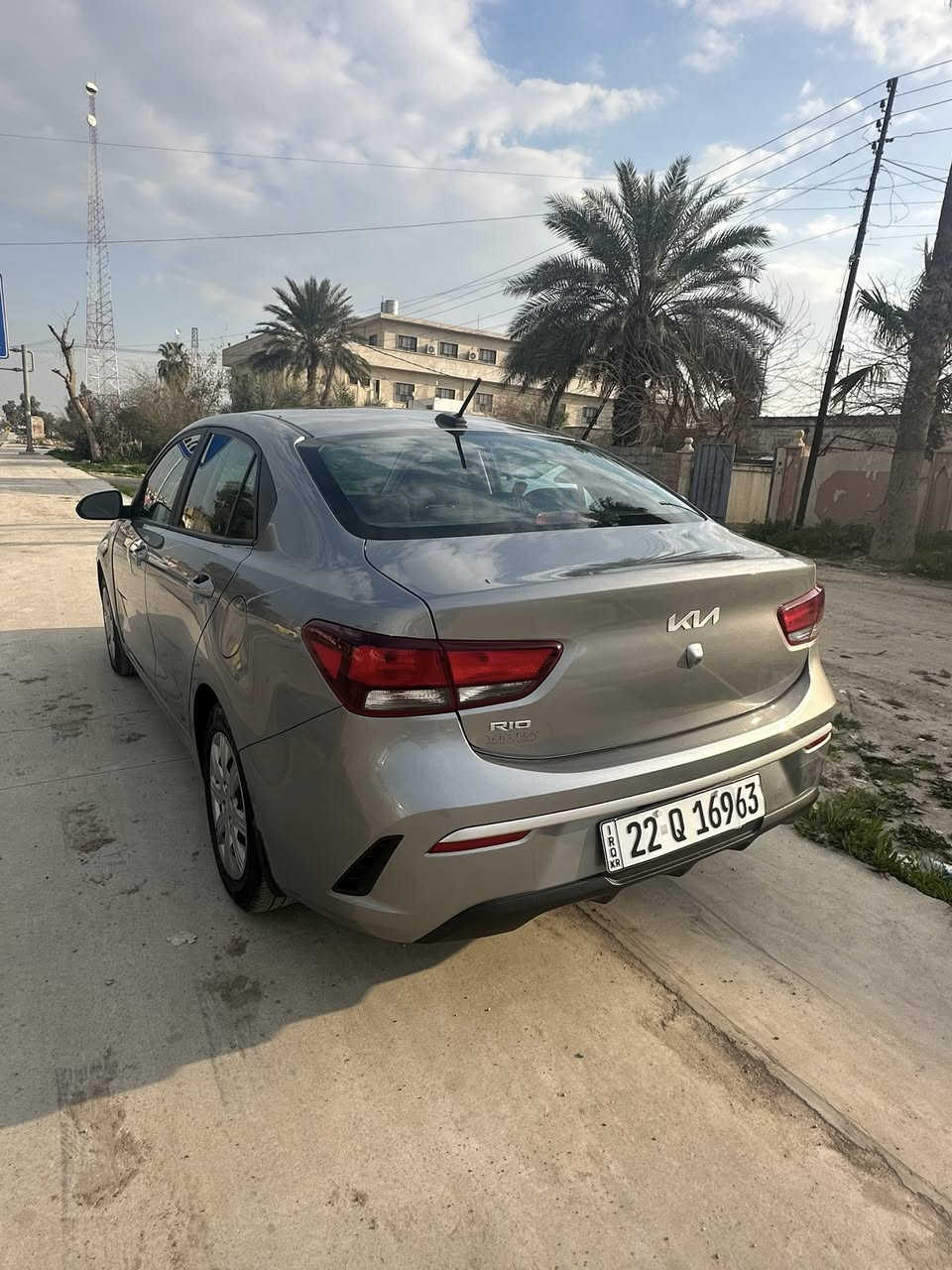 السلام عليكم ورحمة الله وبركاته 
كيا رويو موديل 2023 
ضرر بوند موضح بالصور والسنونار موجود
مكاني موصل صاحبها بربيل شرط التحويل
سنويه هزه جديده رقم الموبايل 
***********
***********
