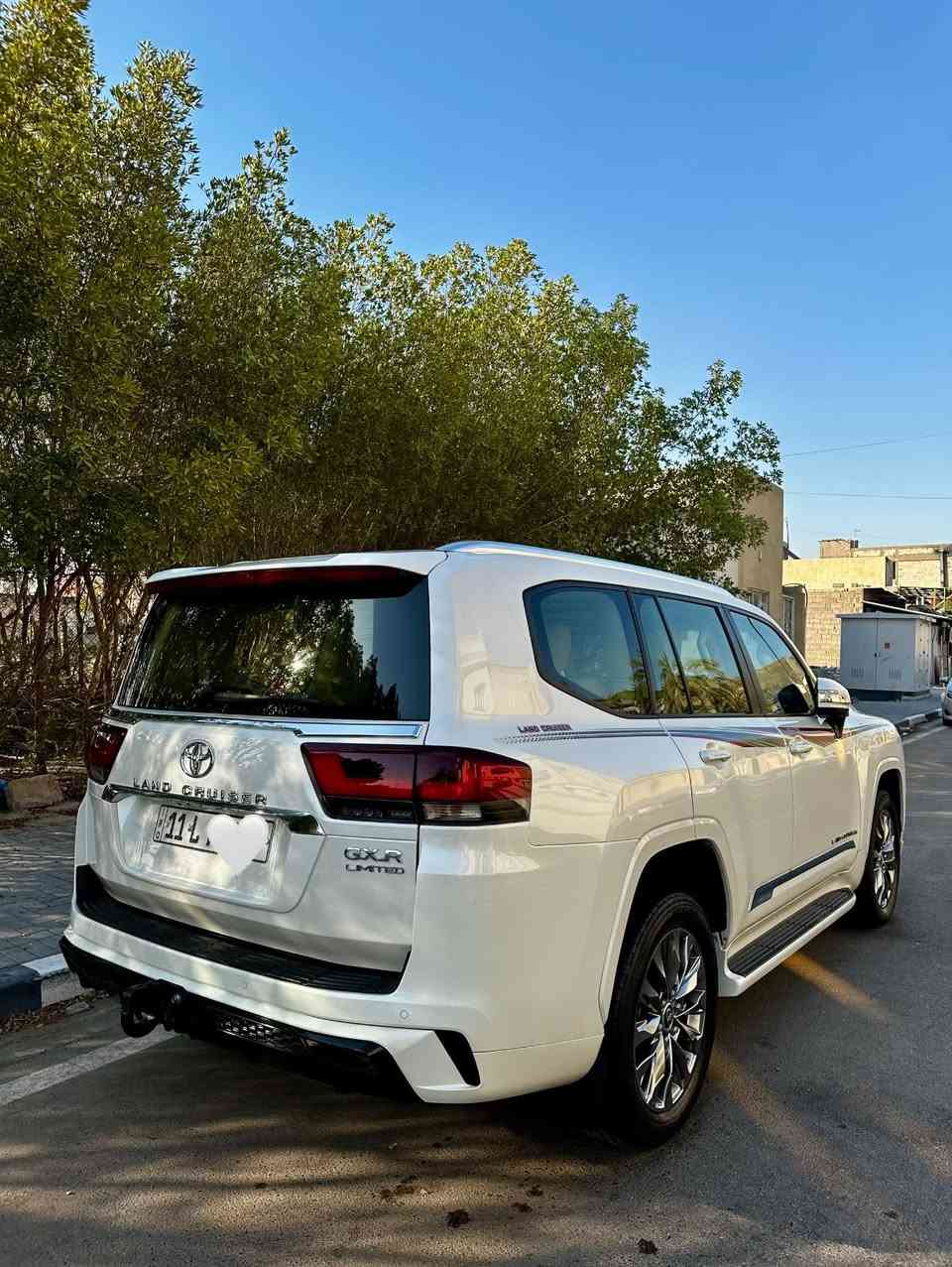 TOYOTA Land cruiser 2024 Limetd
‏32KM📦

🔻ارخص سعر بكل العراق
((678))
‏ GX.R  ليمتدد 

‏‎سنة الصنع: 2024
‏‎بريم السياره المرغوب 
كل غراض بلادي موجود
٥ كاميرا 
ماشييه 32 الف  كم 
‏‎المواصفات :
- محرك 6 سلندر تنفس طبيعي المرغوب
‏‎- فتحة سقف ( سلايد ) 
-٣ شاشات 
- شاشات ترفيه خلفية
‏‎- مقاعد جلد 
‏‎- مقاعد كهربائية 
- مقاعد امامية تبريد 
- ⁠تبريد وتدفئة امامي خلفي 
‏‎- بصمة الابواب 
‏‎- صندوق كهربائي
‏‎- مصابيح LED و زينون
-7 راكب 
-شحن واير ليس 
-حساس امامي خلفي 
‏‎- حجم العجلات 20 inch 
مكفول كفاله عام كلشي مابيها بل باكيت

مكفولة كفالة عامة من الدعامية إلى الدعامية
‏‎ بدون صبخ .بدون بارد  ،بدون رصعات ،بدون حتى شخط
‏‎دعاميات هم بدون صبغ ،رمل مابي ،لحية بدون صبخ ..بقية كلها بشرط

محرك كير بشرط مامفتوح
‏‎سيارة حيل نظيفة كلشي عل بلاد لوك
‏‎سنوية زنكة كلشي جديد مدفوع لـ2029
‏‎باسمي السنوية بشرط تحويل و خرامة 
‏‎سيارة مابيـها دينار مصرف كامل من كل نواحي
رقم بغداد بسمي شخصين 

نفسي يوم /تحويل و وكالة حاظر 
مكانك /بصره

- ⁠***********

