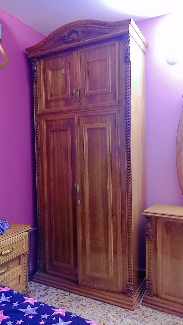 غرفه صاج نظيفه جديده اي ضرر ماكو استعمال قليل الداخل صاج والخارج صاج خشب ثقيل سعره مليون و٦٠٠ الدوره كفااءت الصحه ***********
