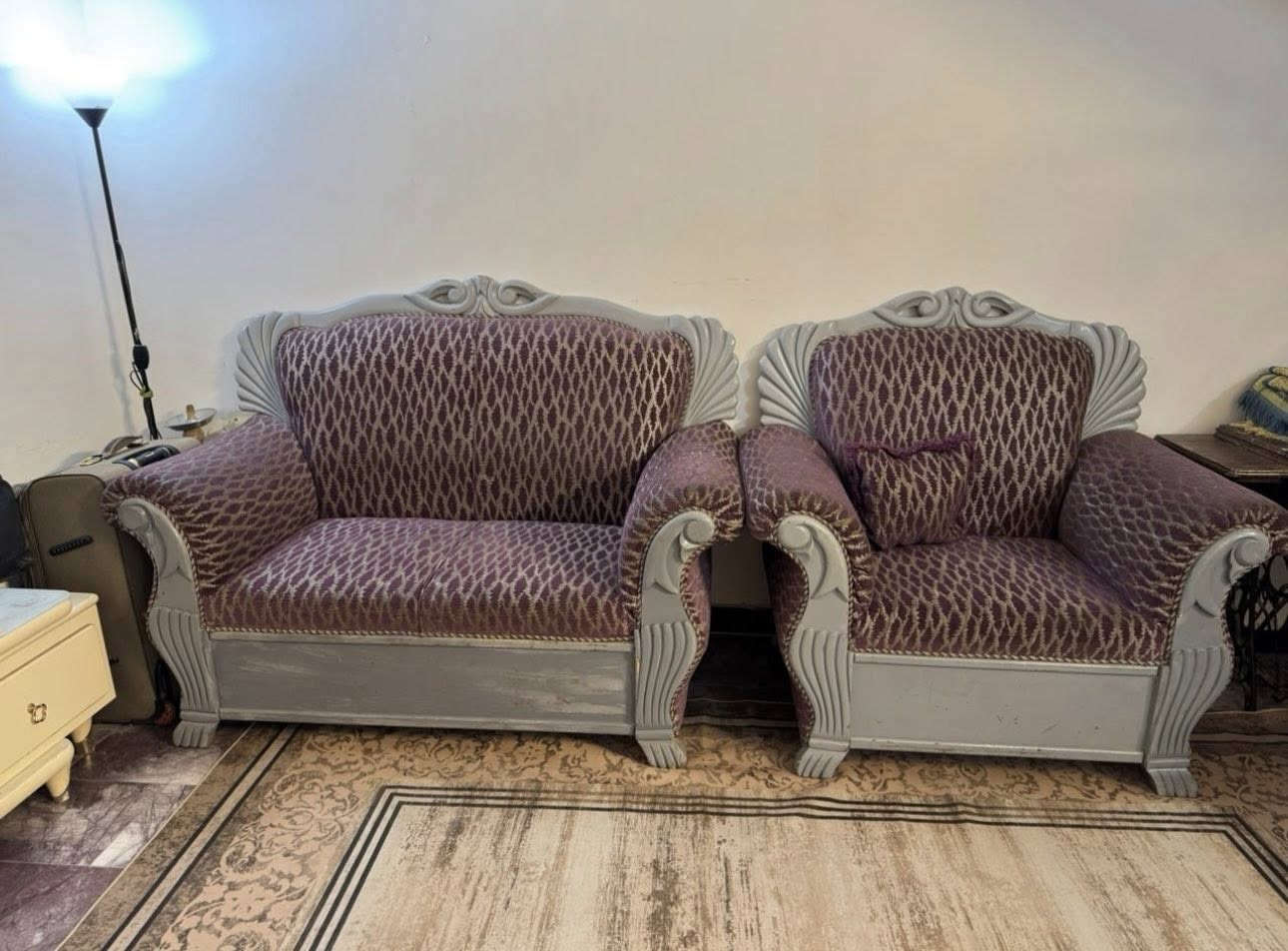 للبيع 
ميز طعام خشب 
السعر /٢٥٠ الف 

للبيع 
تخم كورنر 5 مقاعد تركي لون رصاصي فاتح 
السعر /400 الف 

للبيع 
ميز تليفزيون خشبي واسود
السعر /  ٦٠ الف  

للبيع 
تخم كورنر ٩ مقاعد لون رصاصي طوخ
السعر /٢٥٠ الف 

للبيع 
تخم ٦ مقاعد  بنفسجي اللون 
يحتاجله فقط صبغ
 خشب قوي جداً 
السعر / ٢٠٠ الف

للبيع 
سياره طفل جديده لا يوجد اي ضرر فيها 
تحتوي على ريموند تحكم وشاحنه 
وأغاني وتحكم ذاتي سياقه بعد الشحن 
ما صار شهرين من اخذتها 
سبب البيع ضيق المكان 
السعر/ ١٠٠ الف  بيها مجال 

للبيع 
طباخ أربع عيون الضرر فيه فقط مكسوره الحديده الي توصل صونده الغاز بيه يحتاجله صيانه بسيطه 
عيونه نارهم كلش قويه واصليه 
السعر / ٦٥ الف 

للبيع 
ثلاجه حجم وسط
الضرر فيها يحتاجله غاز فقط يعني حالياً 
التجميد يشتغل لكن الثلاجه الجوه تبريدها ضعيف 
السعر / ٥٠ الف 

العنوان / بغداد / العامريه 
الرقم /  ***********
