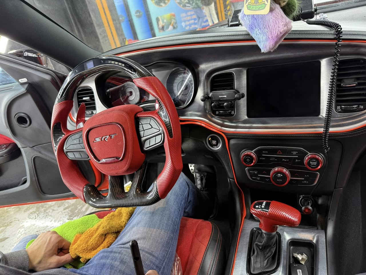 جارجر دايتونا 🧡22سياره بجم كبس بدون ايرباك ودواخل فول عداد260 سياره عليها  غراض حلوه اربيل بسمي مضلل وسياره حيل جديده ومعروفه موصافت الدايتوانا على فأه سياره حيل قويه 5700 ارغب  شي سياره لون برتقالي الشذره  دركه اصليه مضومه زنون ايركل متغير وتزويد فول حادثه جاملغ وباب خلفي فقط 
رقمي الراغب بالشراء *********** مكان السياره الكاظمية
