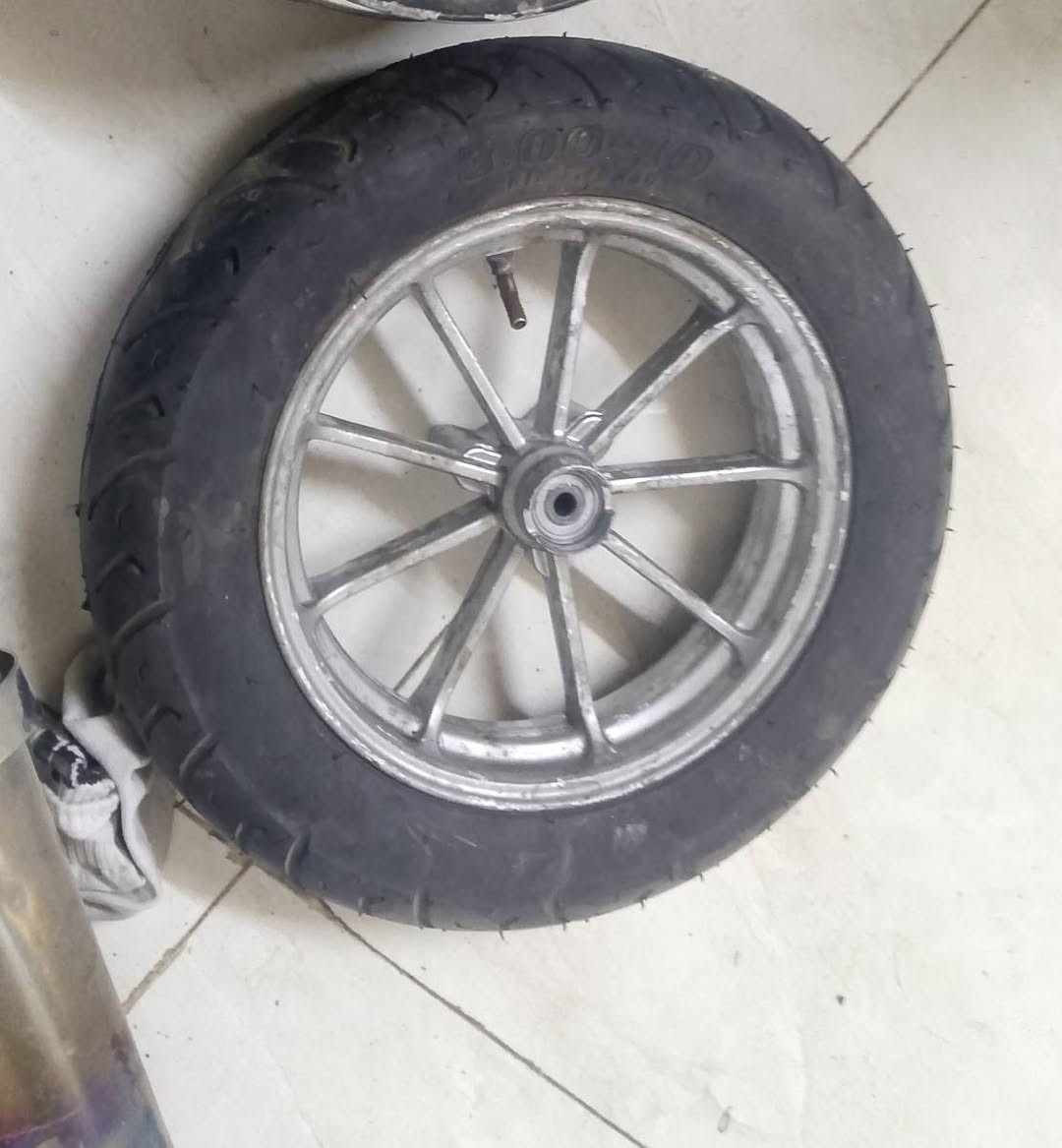 سلام عليكم صالنصه حلزوني و دبلات خلفيه مال سكنس عام و ويل عدله امامي اصلي
مكاني غزاليه 
***********
