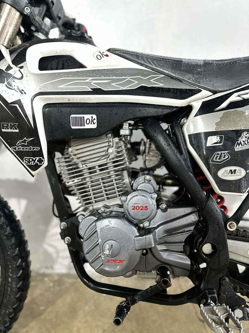 قفاز CRX موديل 25 محرك كبس ماضروب عليه اصبانه سعر 950يرهم مراوس ويه فرق هاتف ***********
