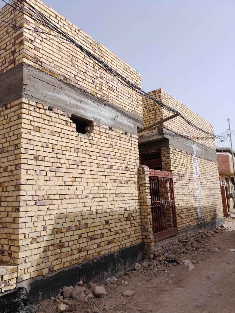 دار للبيع (هيكل كامل ) مساحة 100 متر ركن 10*10 على فرعين طابو زراعي سند 25 يحتوي على صالة كبير ومطبخ وكلدور وحمام وصحيات داخلية وخارجية وغرفة منام بيتونة مسقفة كونكريت ستارة كاملة 
الموقع سيف سعد بداية شارع 30 يبعد 200 متر تقريباً عن الشارع العام السعر 55 وبي مجال للاتصال *********** حلة, بابل
