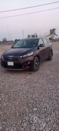 للبيع سورنتو موديل ٢٠١٧ أمريكي  مكينه ٤ سلندر حادث جاملق او بنيد بدون ...