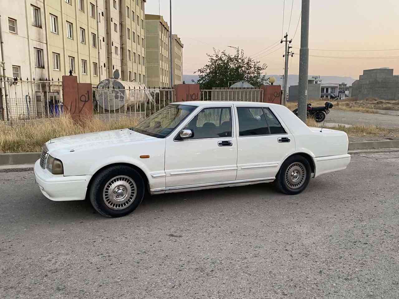 نیسان سدریک 2001  موحەسەن
ڕەقەم و سەنەوی تا 2029 تازەیە 
سیستەمی غاز و بەنزین 
حیزام بۆیاخە لەسەر کاڵ بونەوە 
دەعمیکی بچوکی پێشی هەیە بێ ناوگردن 
نرخ 44 وەررقە و کەمێک مەجاڵ 
ژ.م ***********
