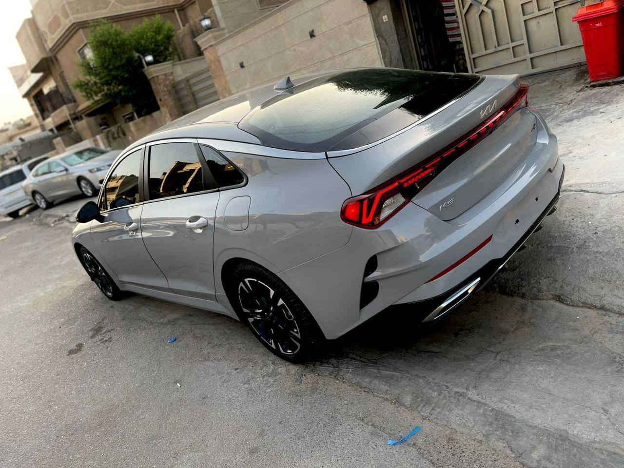 السلام عليكم كي فايف 2022 فول موصفات عدا الفتحه 
تحكم ستيرن 
شاشه تدعم كار بلي 
حساسات 
لون اسمنتي 
كشنات جلد 
وارد امريكي حادثها ربع جنطه 
دخول ذكي للبيبان 
محرك 1600 تيربو 
تخم تاير جديد
كهربائيات كلها شغاله كل نقص مابيها سياره خير من الله 
السعر 185 وبي مجال 
*********** بي واتساب واتصال بغداد, العراق
