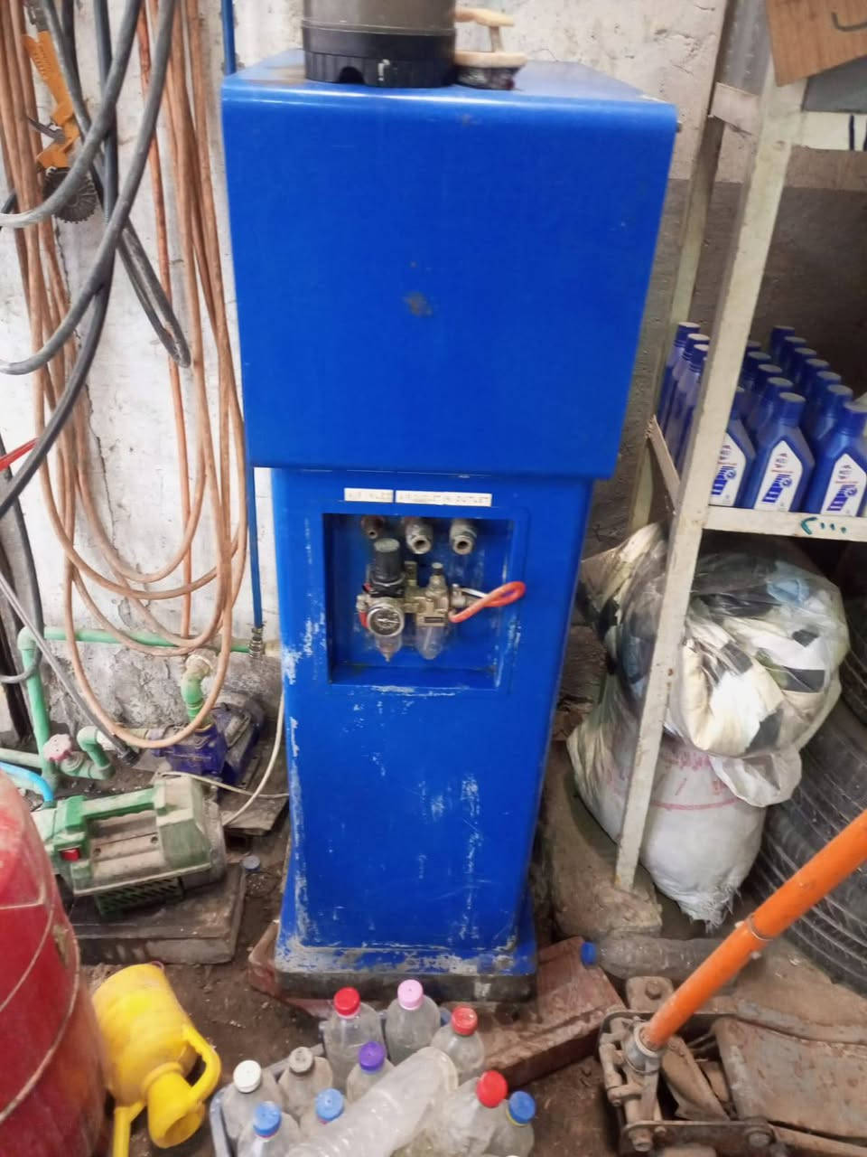 غراض بنجرجيه كامله للبيع خالعه ..بلنص ...كمبريسر..جهاز نايتروجين  ...أوتي ركعه حاره للبيع *********** نظافه فوق الوسط جهاز البلنص جديد مستعمل فقط 6 اطارات المكان كربلاء طويريج
